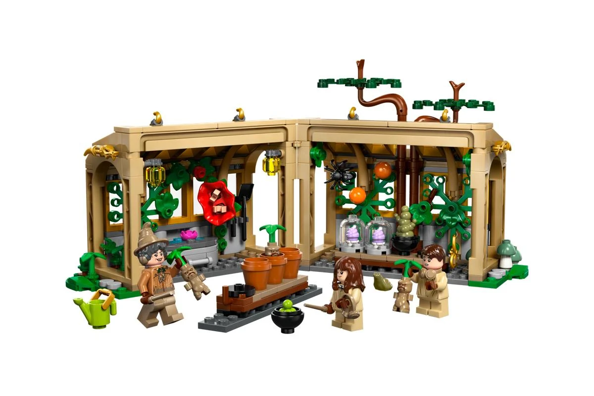 LEGO 76445 Castello di Hogwarts: lezione di erbologia - Image 3