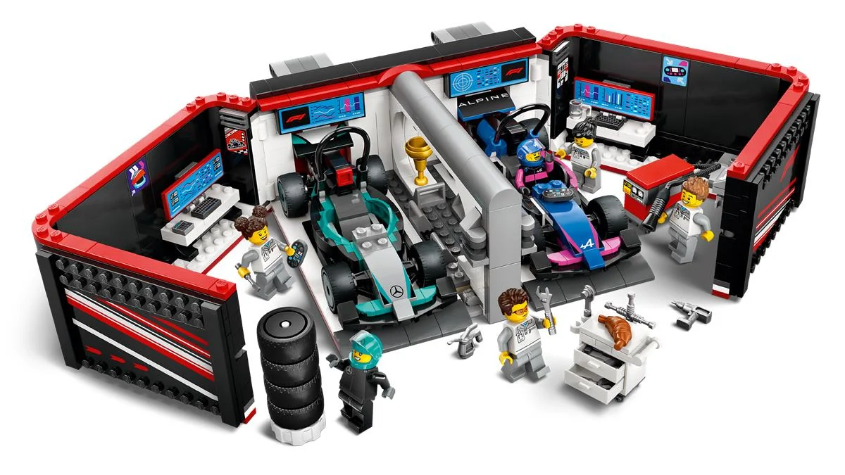 LEGO 60444 Garage con monoposto Mercedes-AMG e Alpine F1® - Image 4
