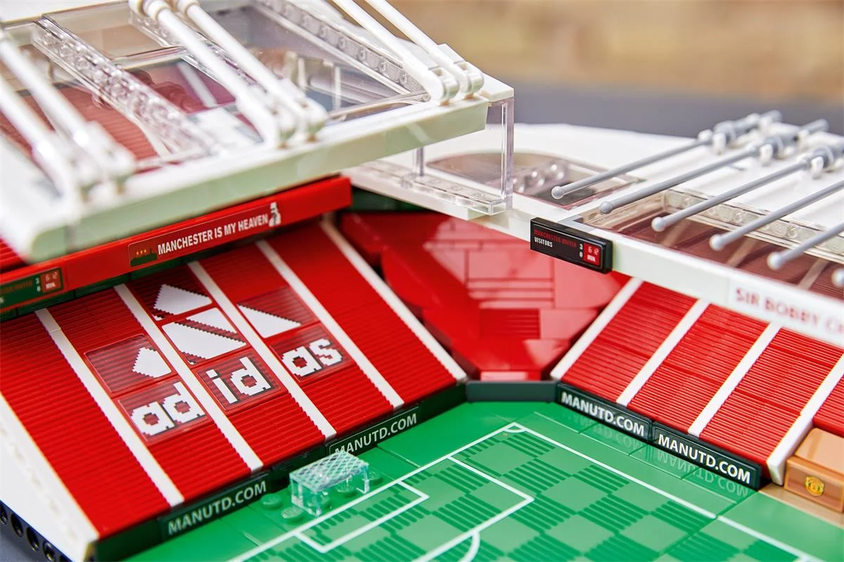 LEGO 10272 CREATOR Stadio Old Trafford - Image 6