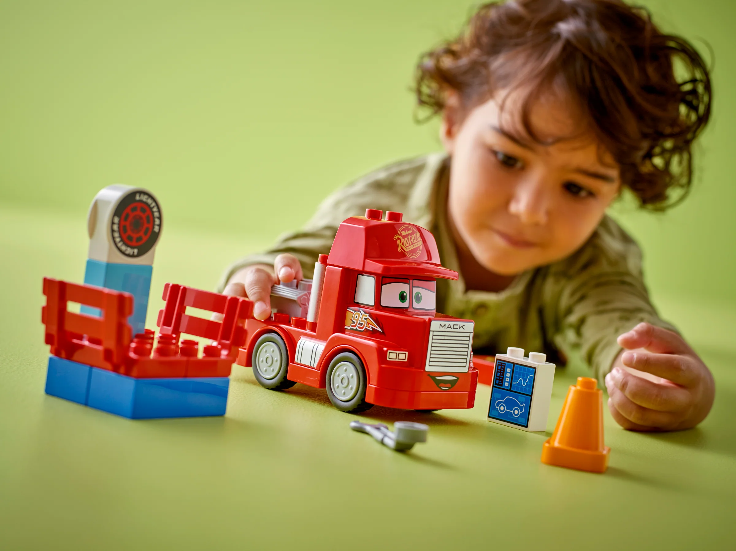 LEGO 10417 Mack al circuito - Image 3