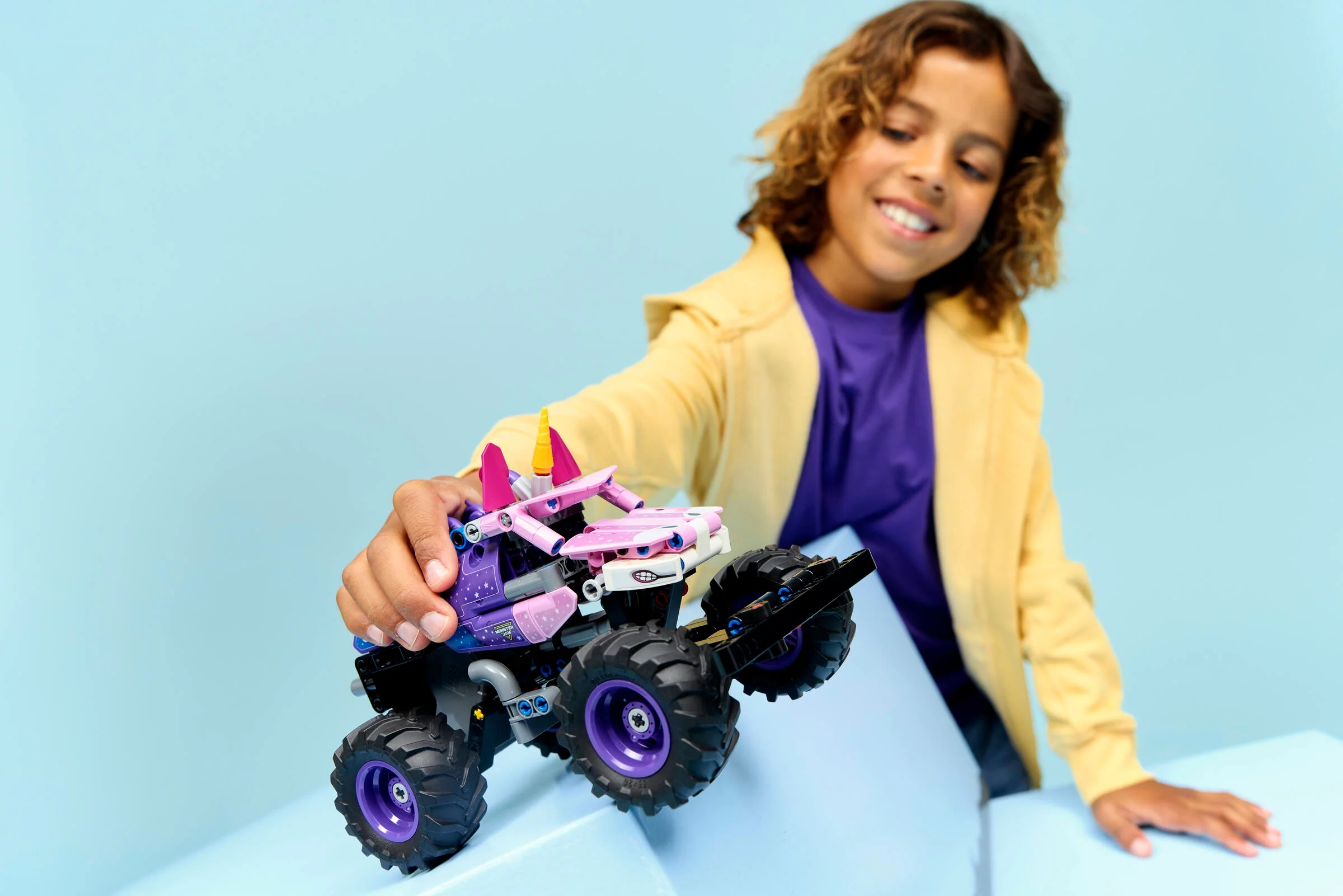 LEGO 42220 Monster Jam™ Sparkle Smash™ a retrocarica - Image 2