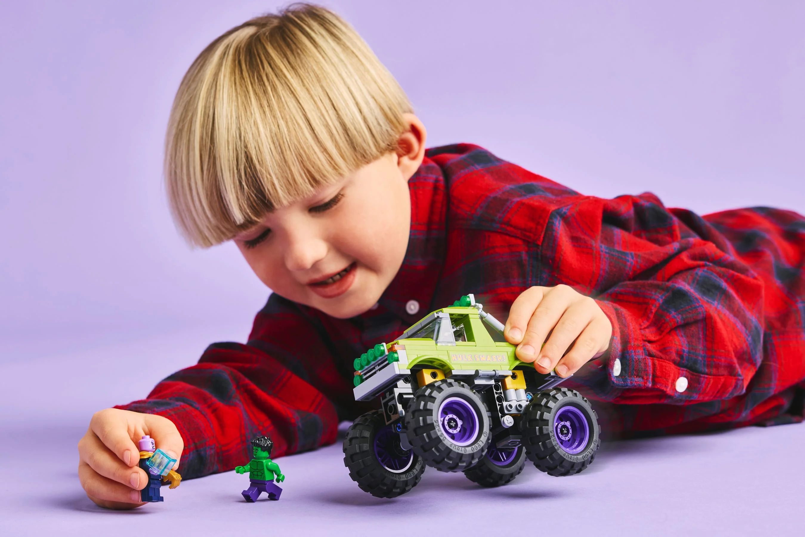 LEGO 76312 Truck di Hulk contro Thanos - Image 2